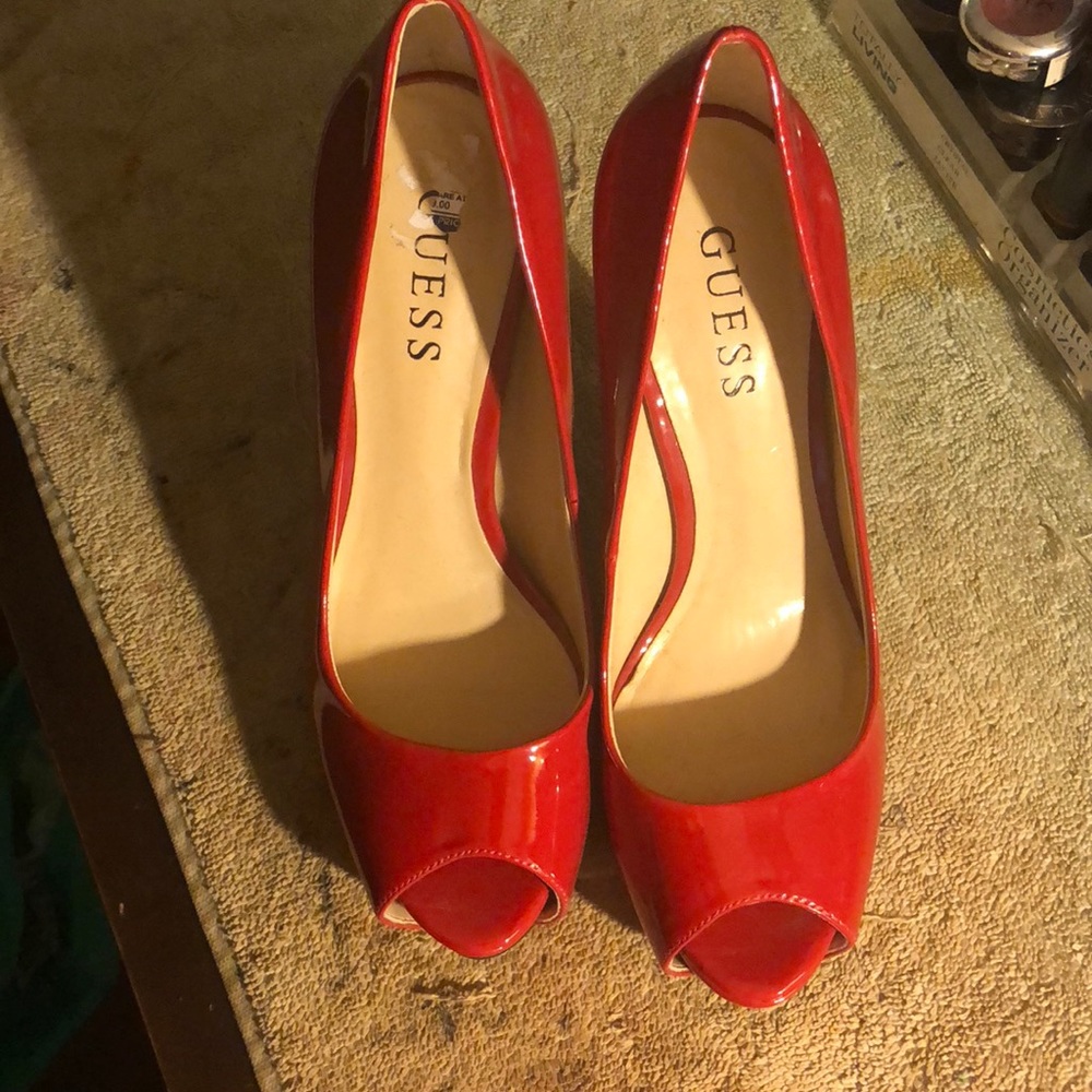 Guess Red Pumps